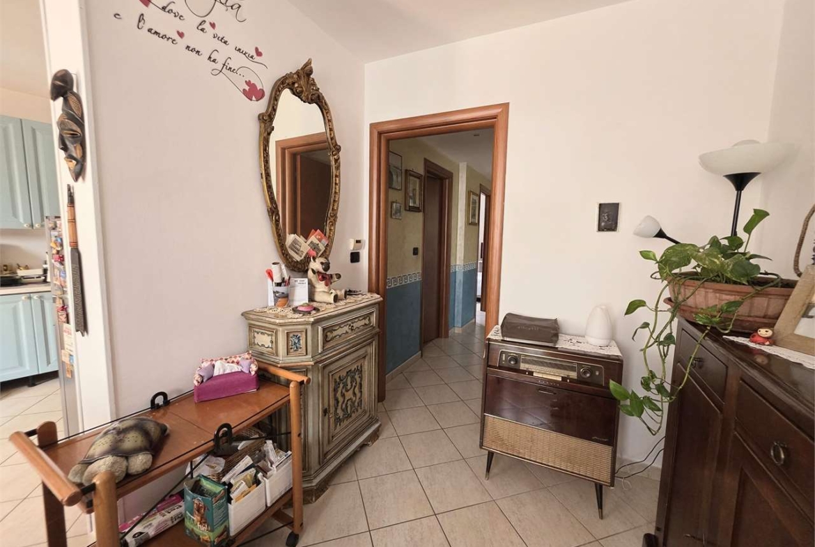 LUMINOSO TRILOCALE CON AREA ESTERNA ESCLUSIVA – ZERO SPESE CONDOMINIALI!