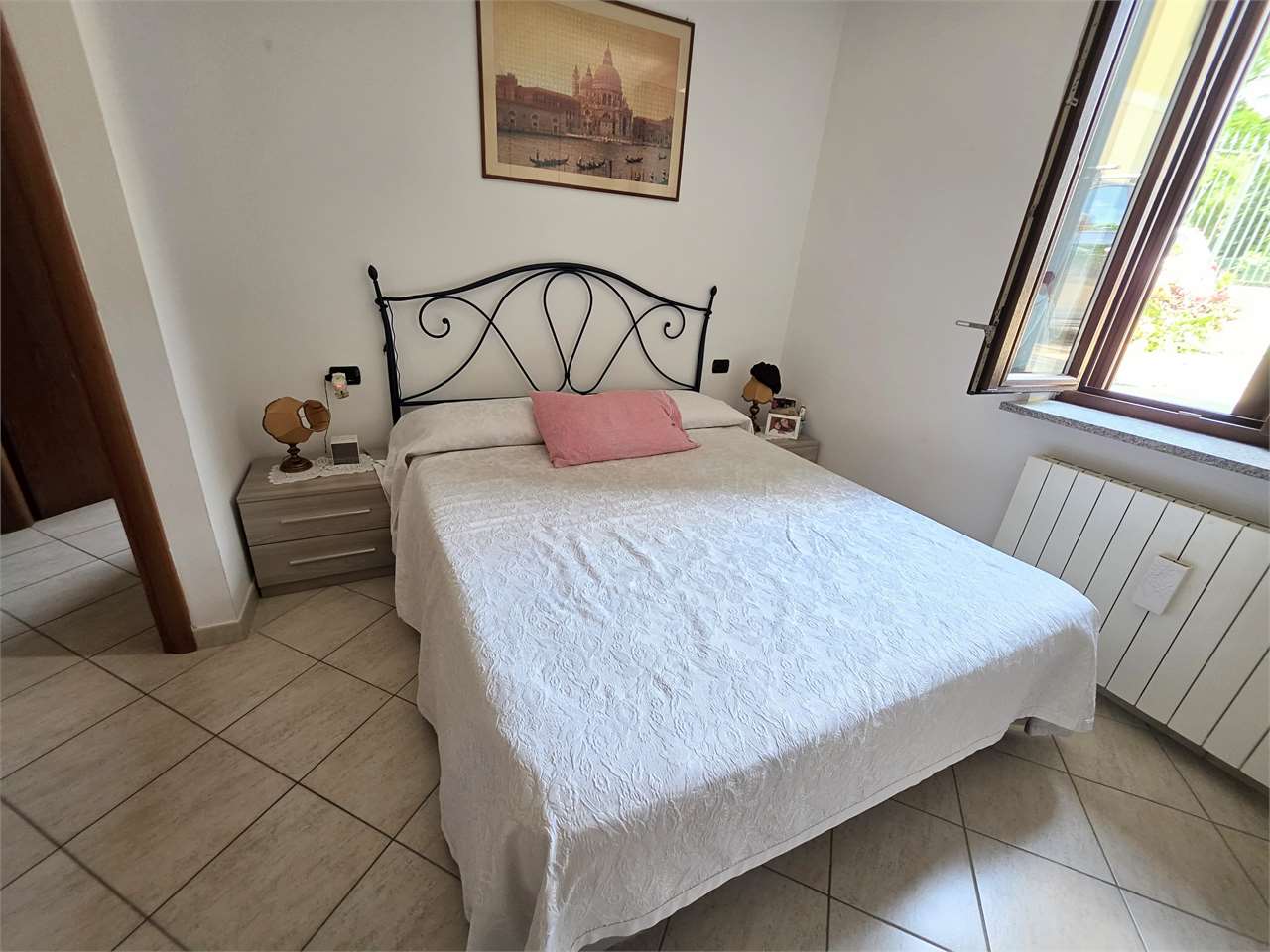 LUMINOSO TRILOCALE CON AREA ESTERNA ESCLUSIVA – ZERO SPESE CONDOMINIALI!