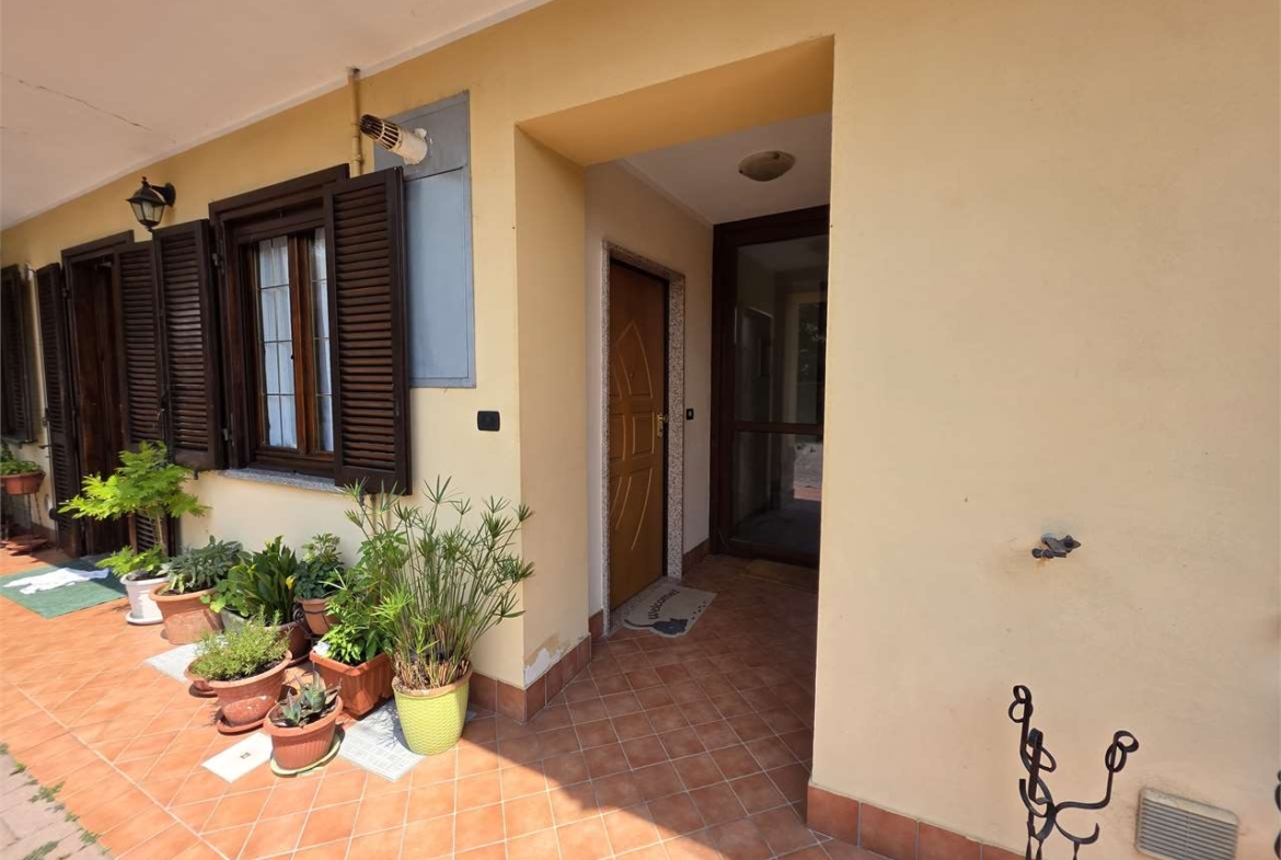 LUMINOSO TRILOCALE CON AREA ESTERNA ESCLUSIVA – ZERO SPESE CONDOMINIALI!