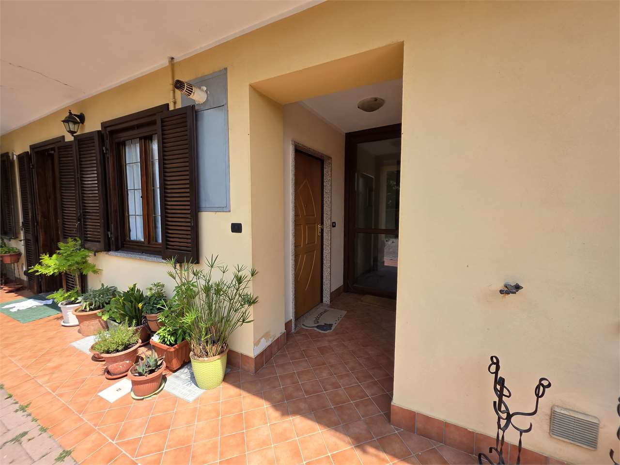 LUMINOSO TRILOCALE CON AREA ESTERNA ESCLUSIVA – ZERO SPESE CONDOMINIALI!