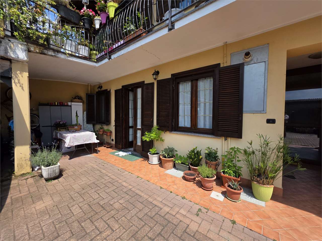LUMINOSO TRILOCALE CON AREA ESTERNA ESCLUSIVA – ZERO SPESE CONDOMINIALI!