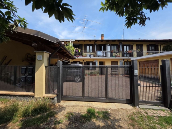 LUMINOSO TRILOCALE CON AREA ESTERNA ESCLUSIVA – ZERO SPESE CONDOMINIALI!