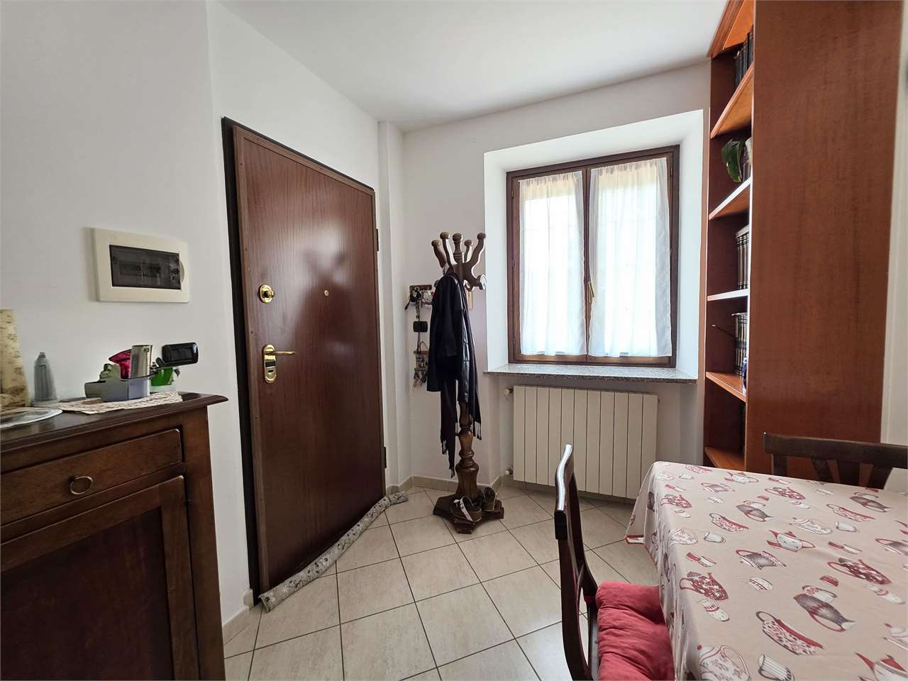 LUMINOSO TRILOCALE CON AREA ESTERNA ESCLUSIVA – ZERO SPESE CONDOMINIALI!