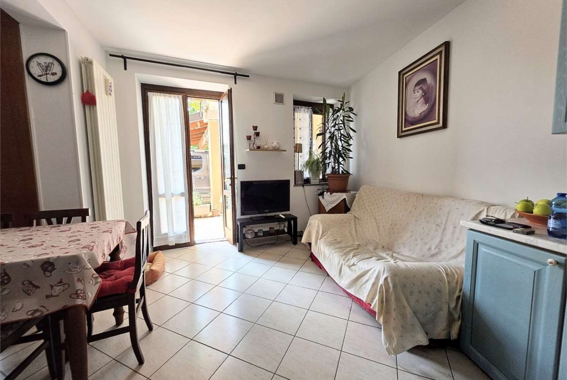 LUMINOSO TRILOCALE CON AREA ESTERNA ESCLUSIVA – ZERO SPESE CONDOMINIALI!