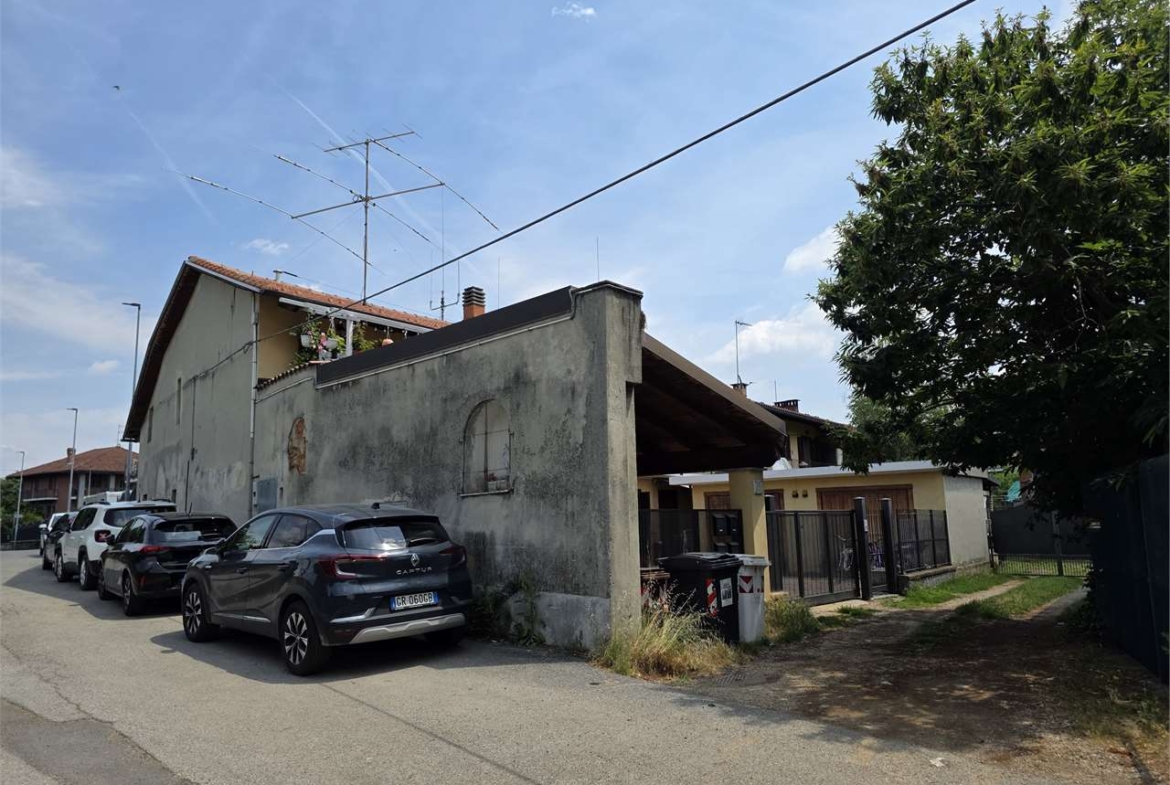 LUMINOSO TRILOCALE CON AREA ESTERNA ESCLUSIVA – ZERO SPESE CONDOMINIALI!