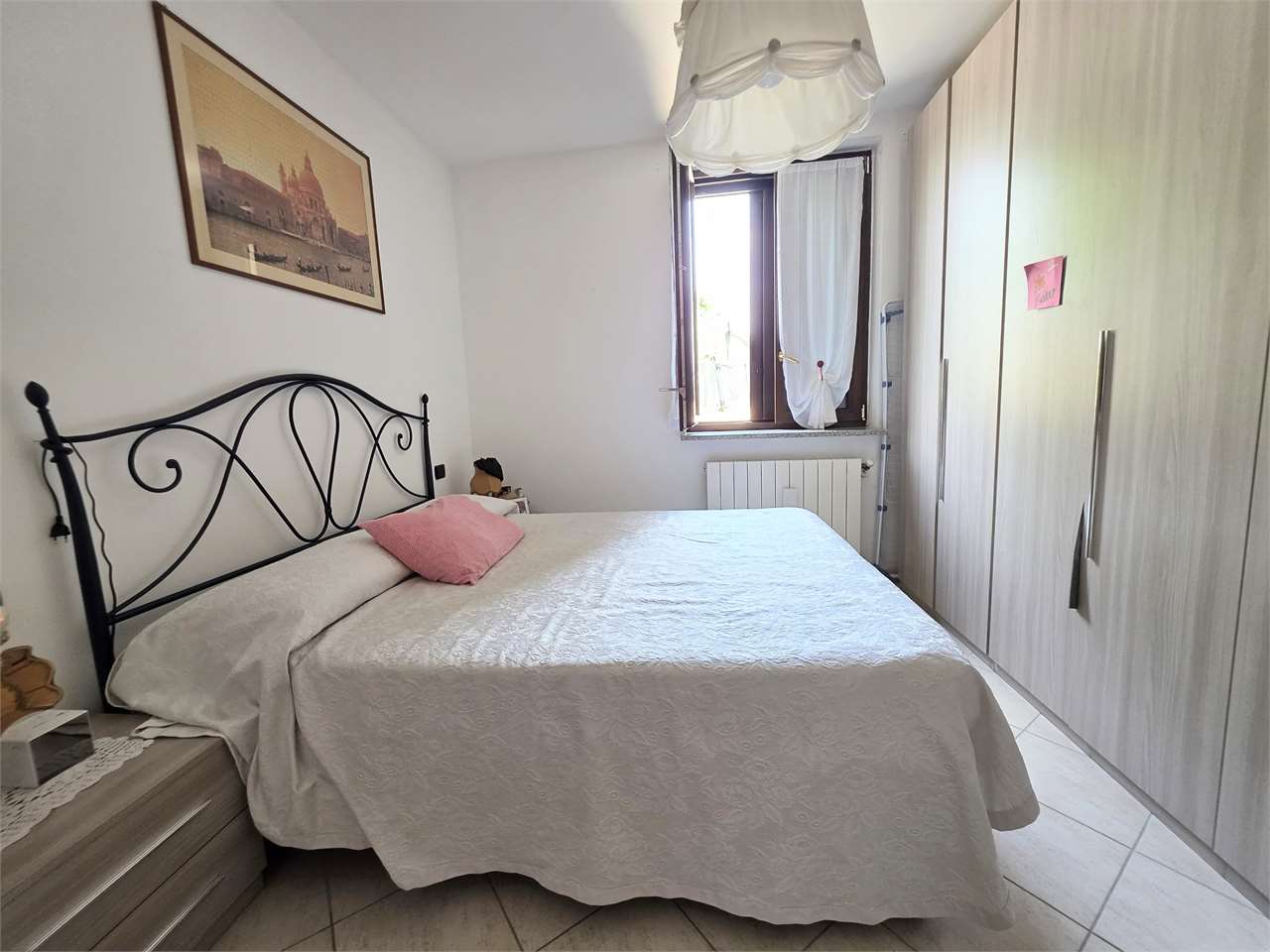 LUMINOSO TRILOCALE CON AREA ESTERNA ESCLUSIVA – ZERO SPESE CONDOMINIALI!