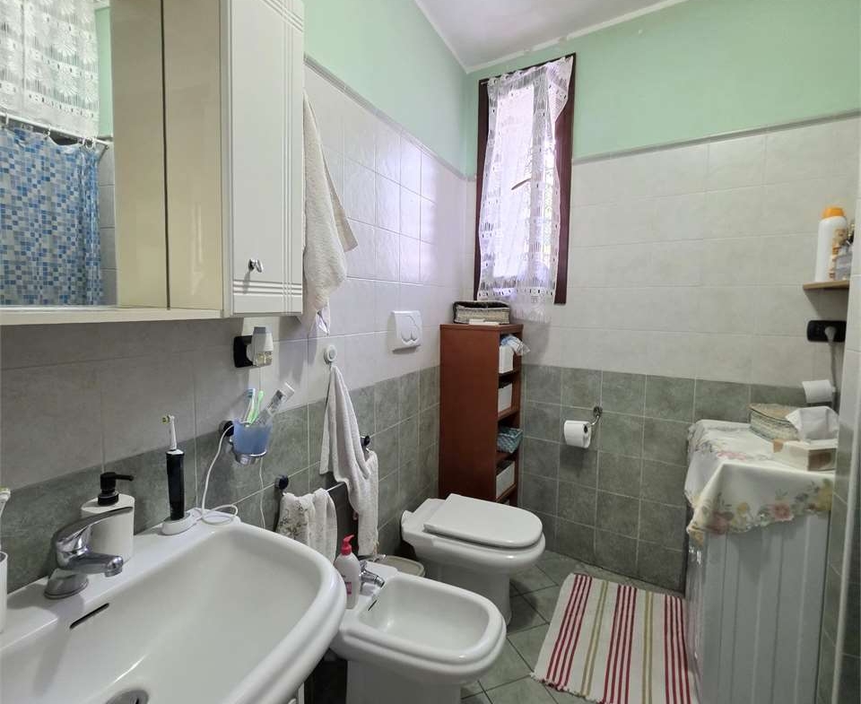 LUMINOSO TRILOCALE CON AREA ESTERNA ESCLUSIVA – ZERO SPESE CONDOMINIALI!