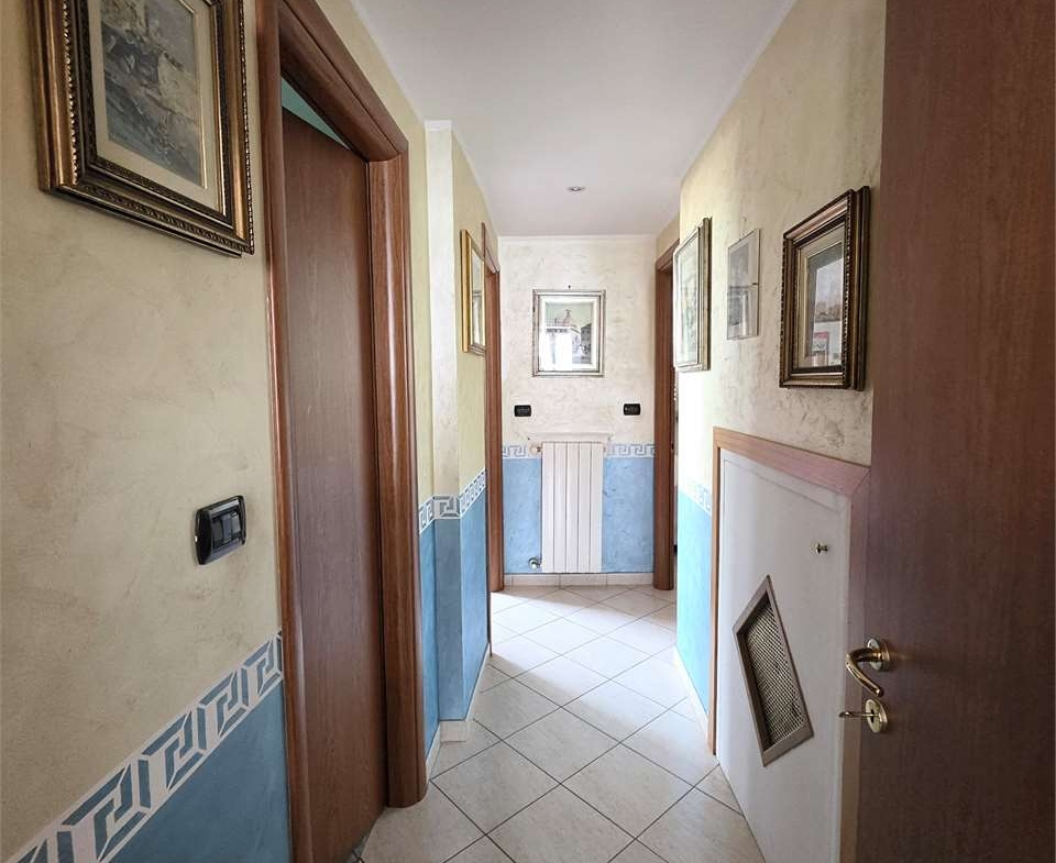 LUMINOSO TRILOCALE CON AREA ESTERNA ESCLUSIVA – ZERO SPESE CONDOMINIALI!